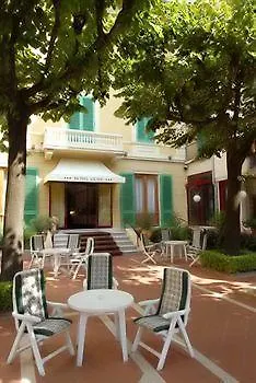 雷亚莱酒店 酒店